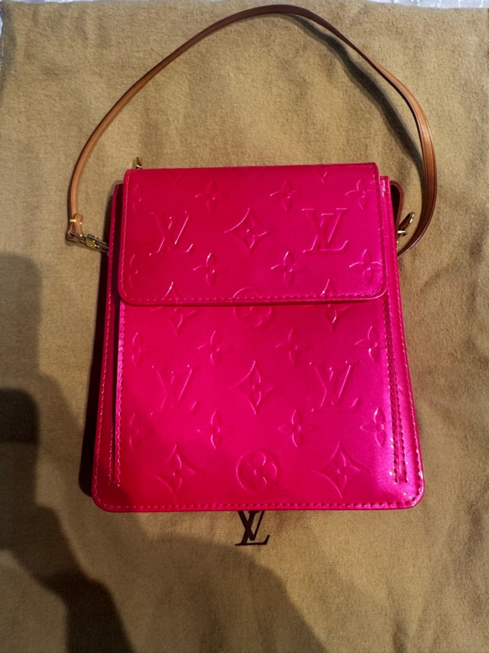 Louis Vuitton Hot Pink Vernis Monogram Square Crossbody - Picture 3 of 5